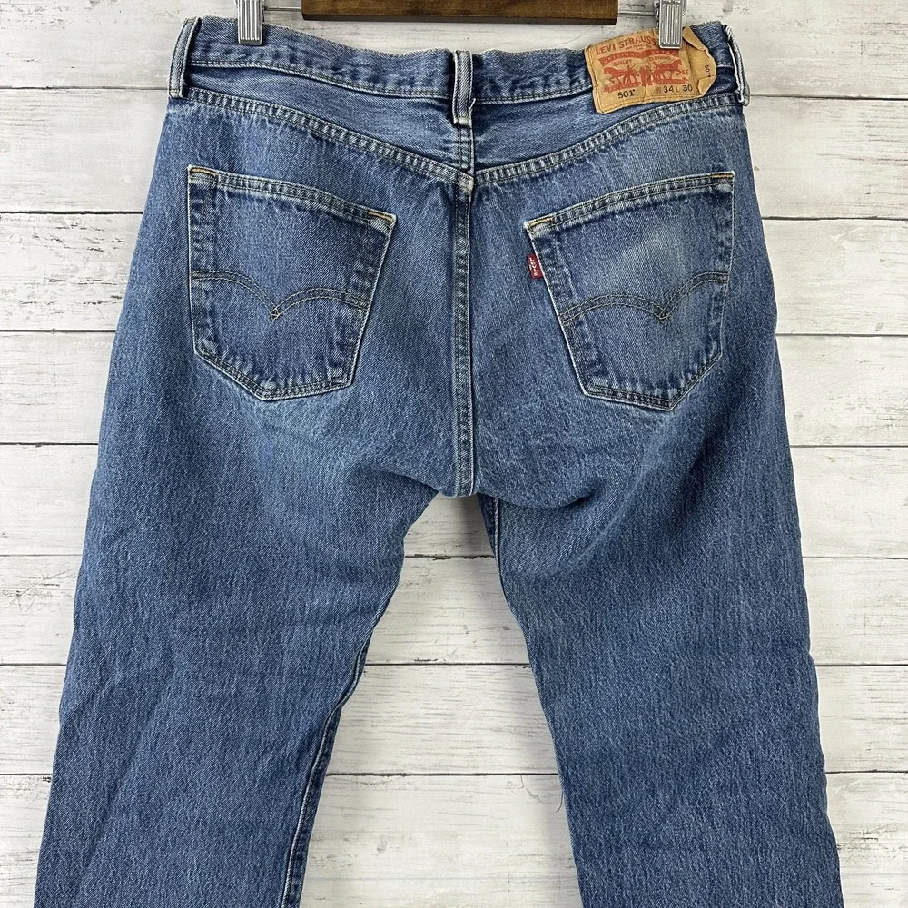 Levis 501 Denim Mens Jeans 34x30 blue Straight fit button fly (Measures 33X28.5)